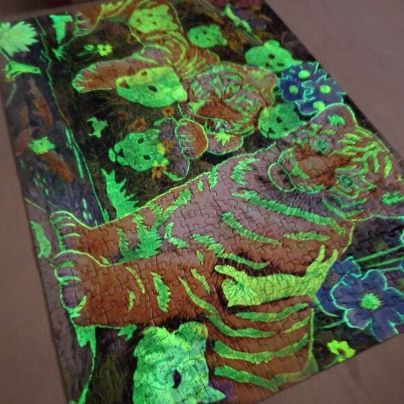 Glow Tiger Puzzle 500 Pieces Hodden Flowers Koi Fish Dark - Picture 4 of 7